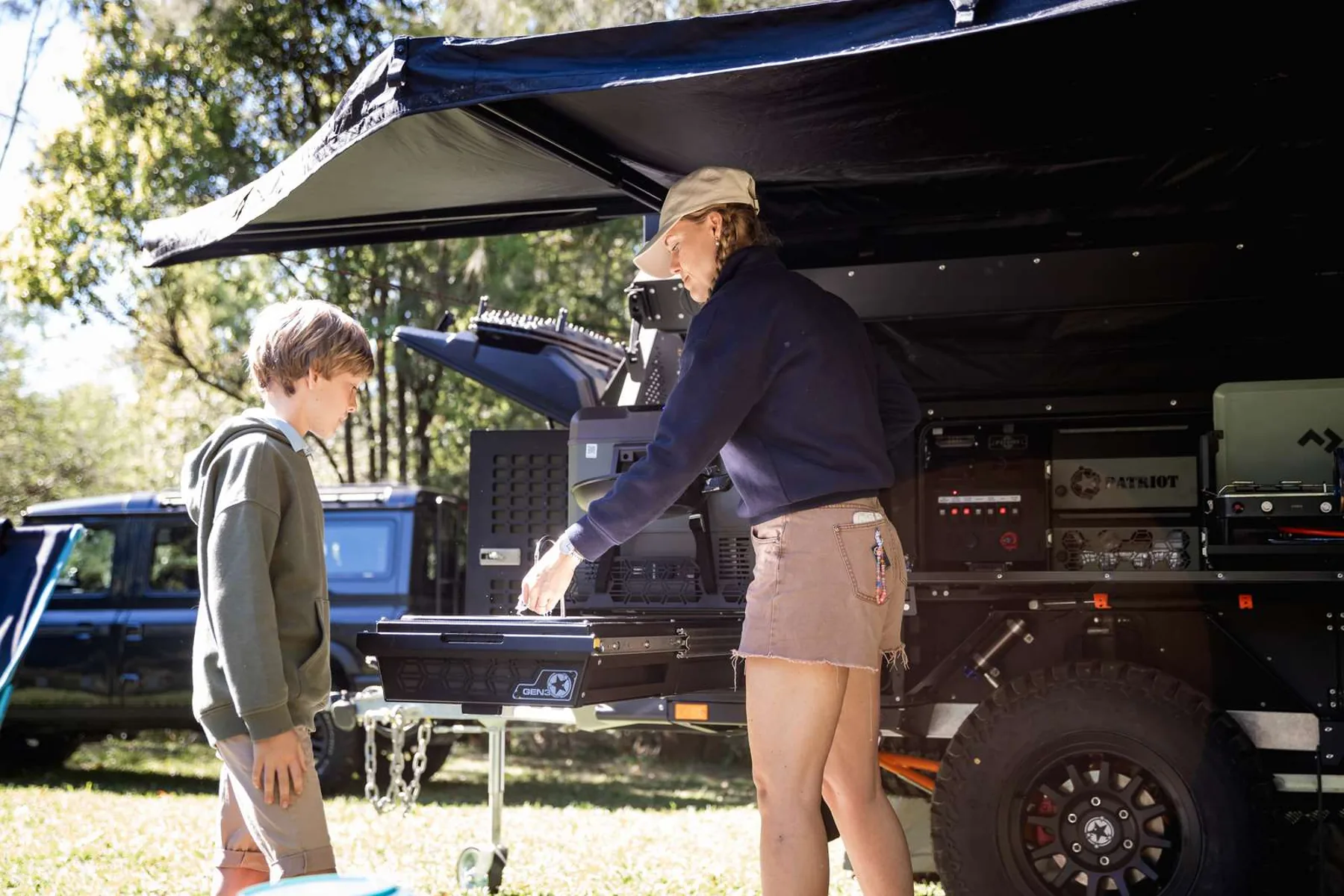 Family preparing food beneath the Gen3 X1 awning